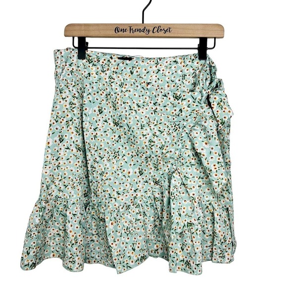 Lulus NWT Flourishing Dreams Ditsy Floral Print Wrap Mini Skirt Mint Green Sz XL - Picture 3 of 7